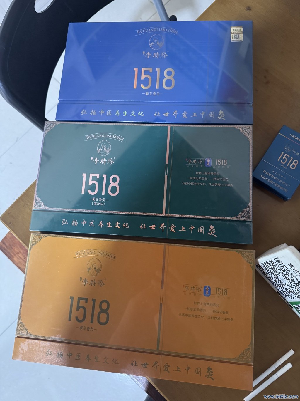 包装淡雅的“李时珍1518蕲艾香灸”。本文图片均由彭湃新闻记者 王鑫 摄
